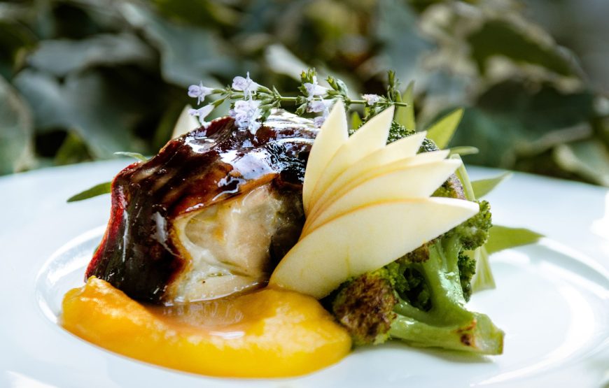 Maialino-al-forno-con-salsa-di-mela-verde-e-broccoletti-piccanti-scaled-870x555 Maialino-al-forno-con-salsa-di-mela-verde-e-broccoletti-piccanti-scaled-870x555